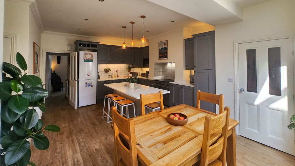 Property photo 3 of 25 Kitchen | Diner | Snug