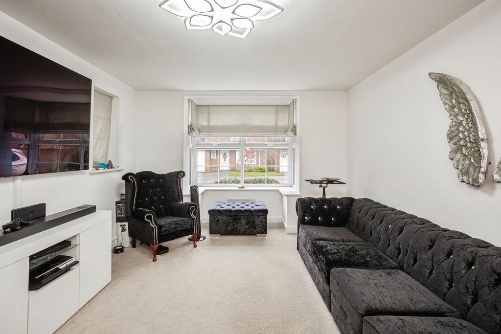 Property photo 2 of 19 Pbox-Img.Jpg