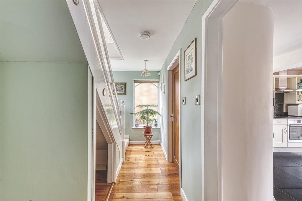 Property photo 2 of 33