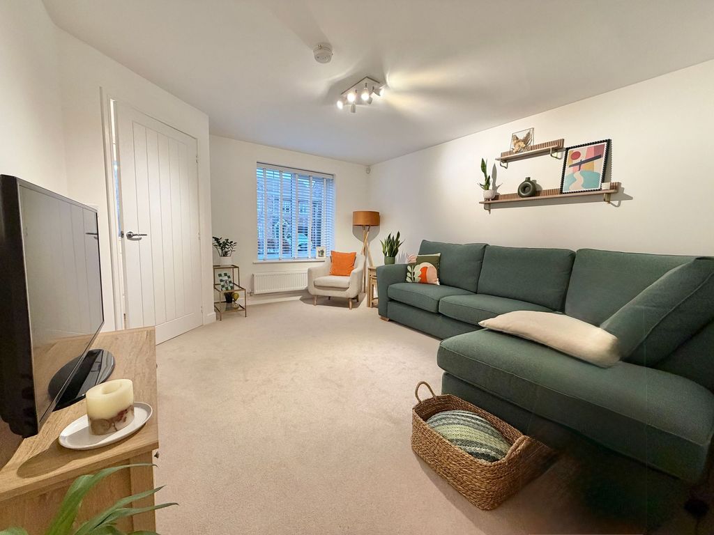 Property photo 3 of 15 Lounge