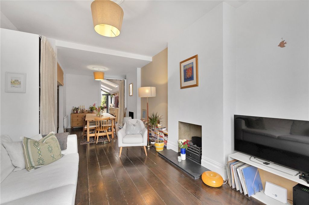 Property photo 3 of 10 Reception