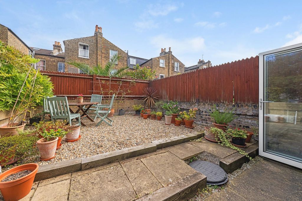 Property photo 3 of 18 Garden (2).Jpg