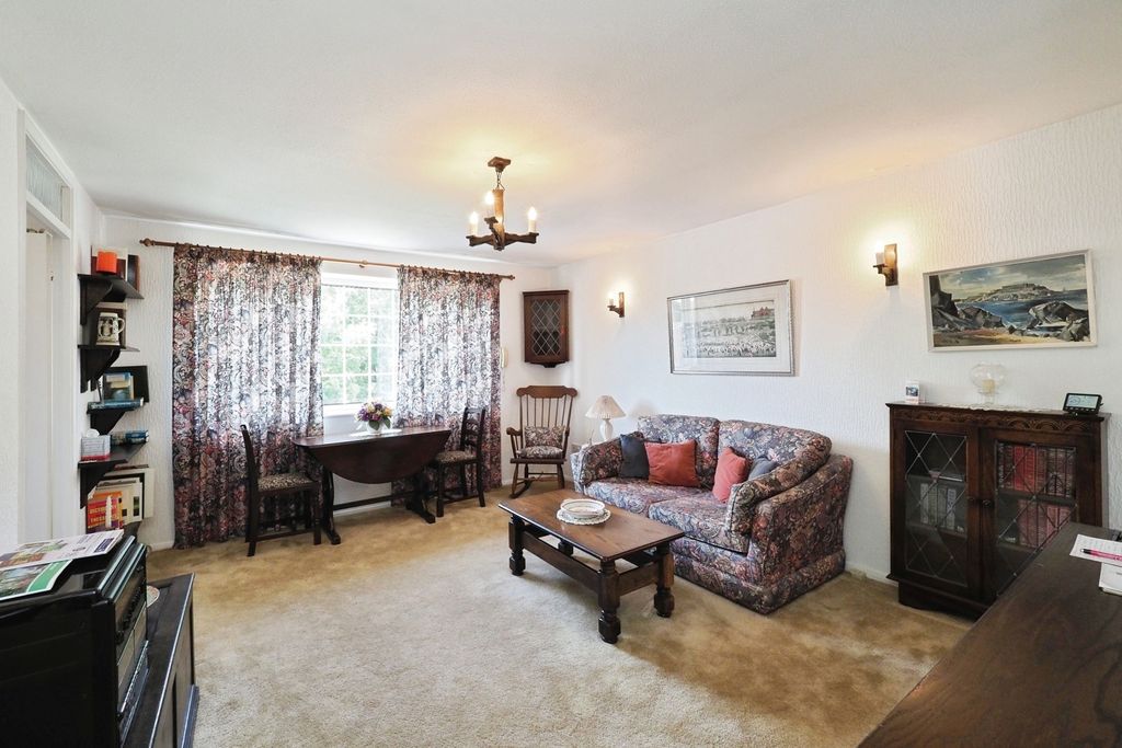 Property photo 2 of 15 Lounge