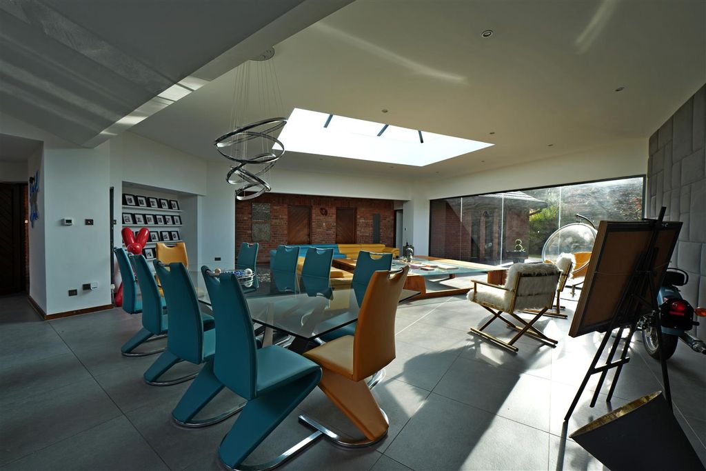 Property photo 3 of 19