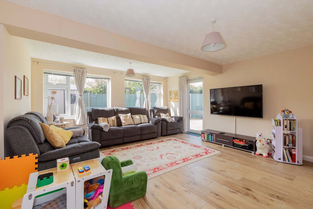 Property photo 2 of 20