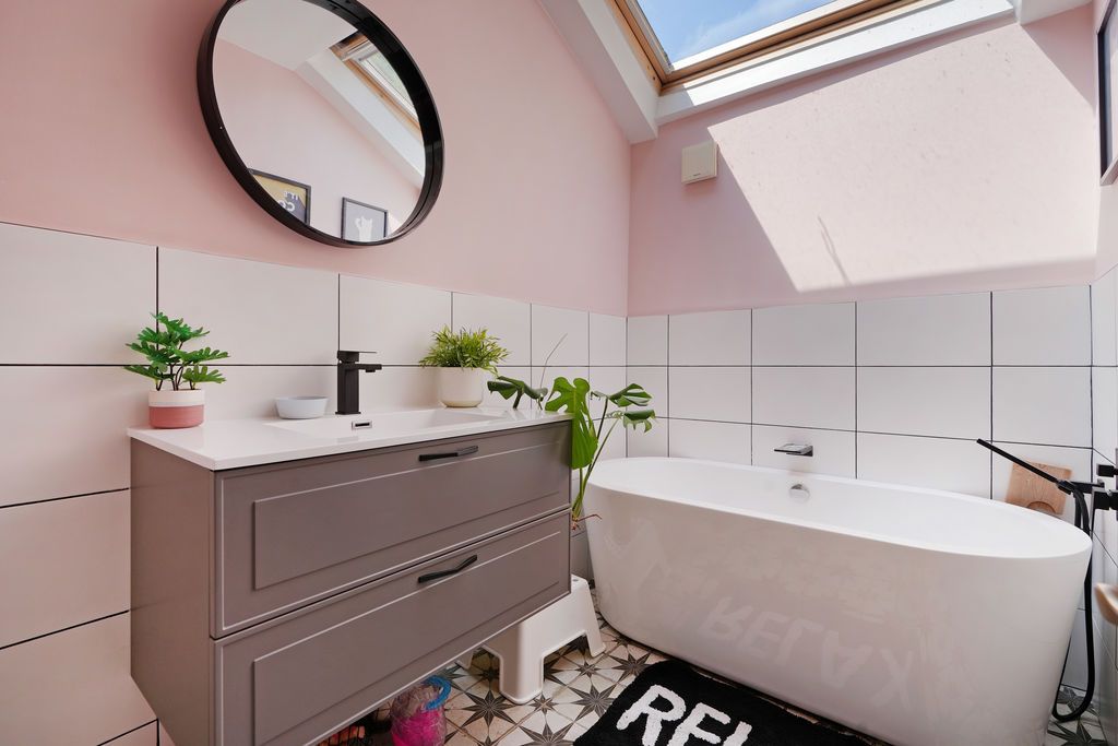Property photo 3 of 47 Bathroom