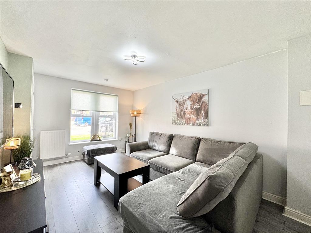 Property photo 2 of 14 Lounge