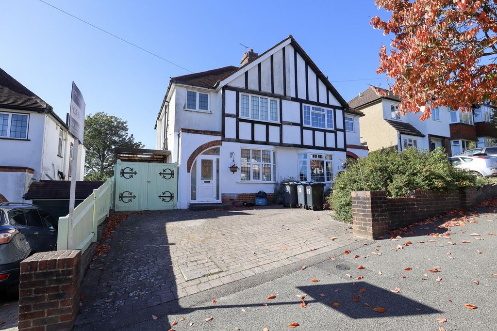 Property photo 1 of 11 Front (Exterior)