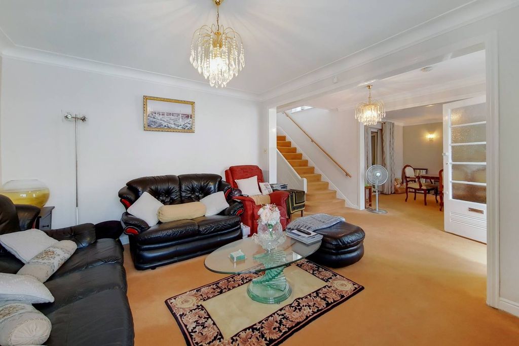 Property photo 3 of 19