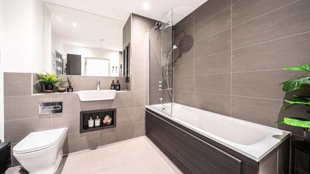 Property photo 2 of 11 Bathroom.Jpeg