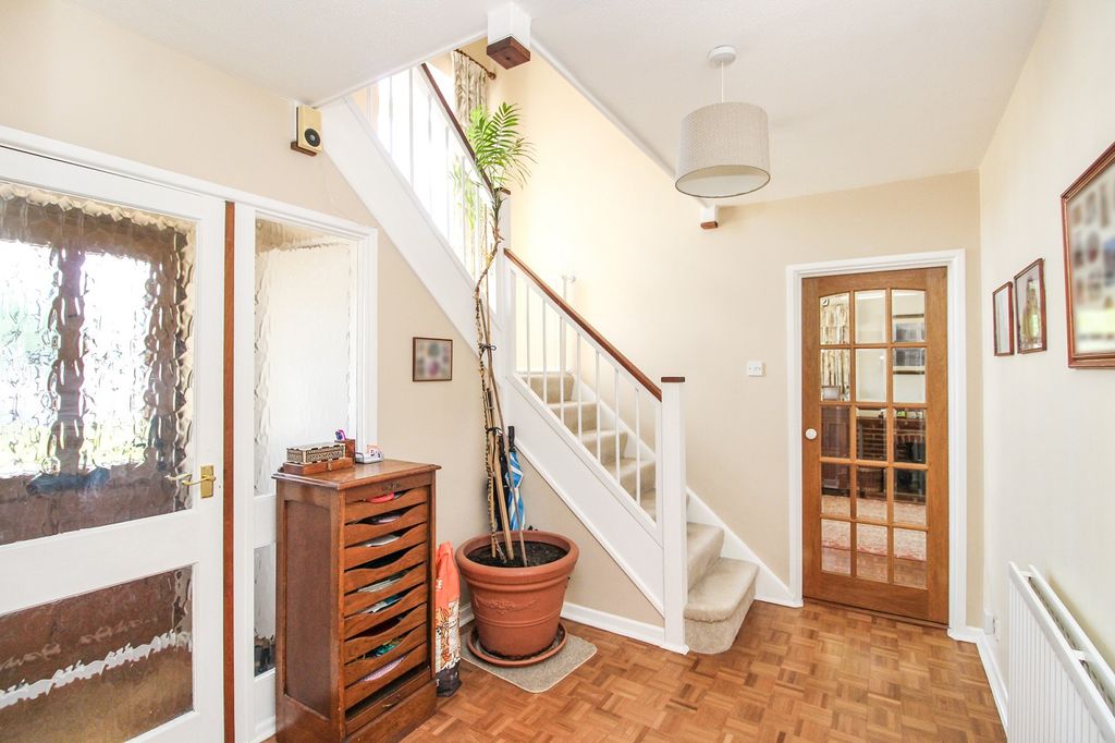Property photo 2 of 22 Entrance Hall