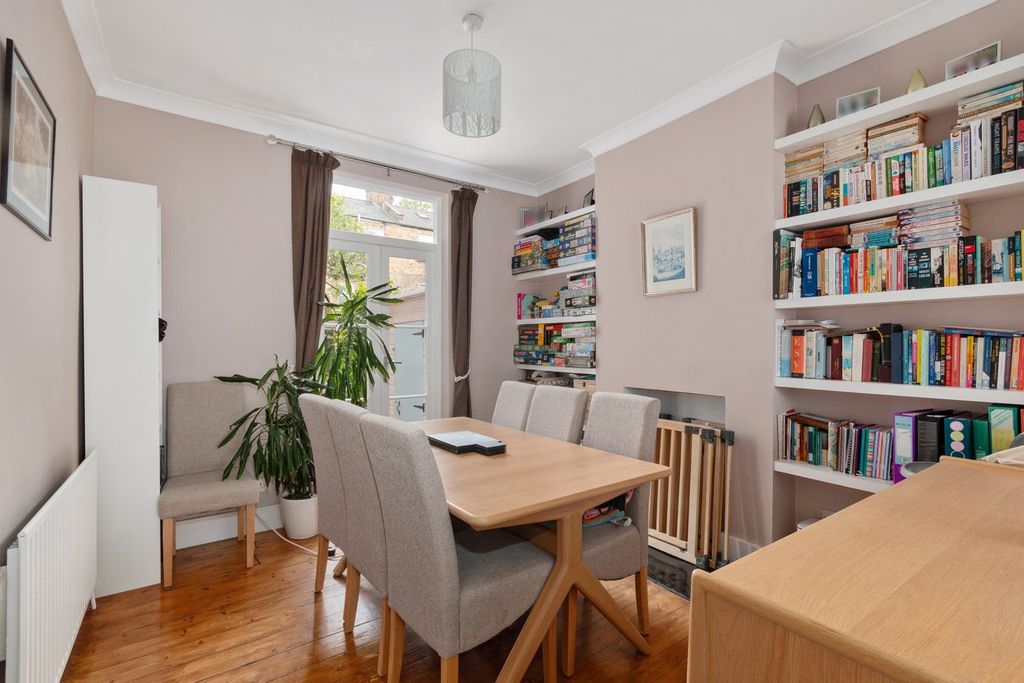 Property photo 2 of 11