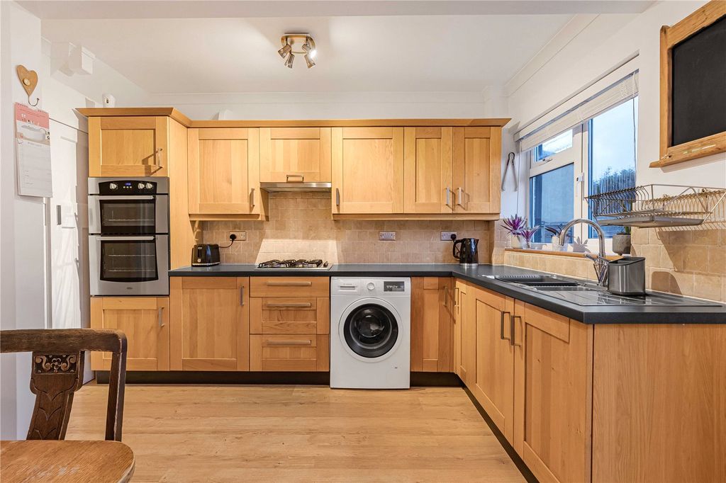 Property photo 3 of 18 Kitchen