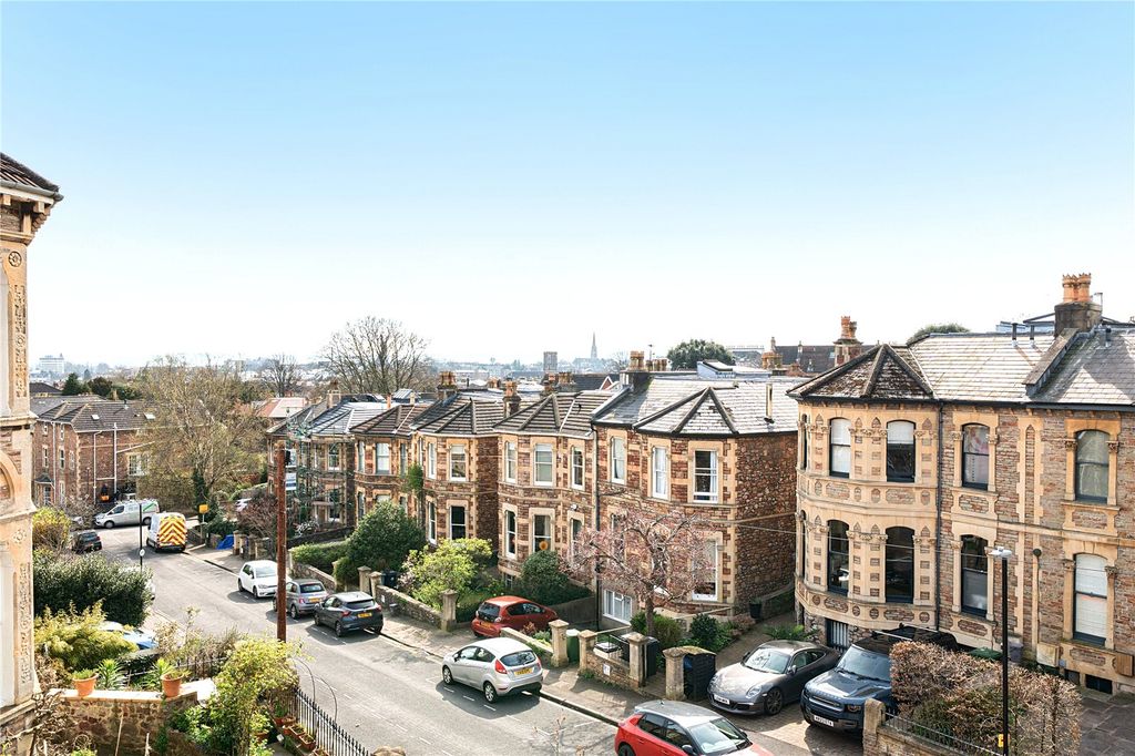 Property photo 3 of 34 Picture No. 04