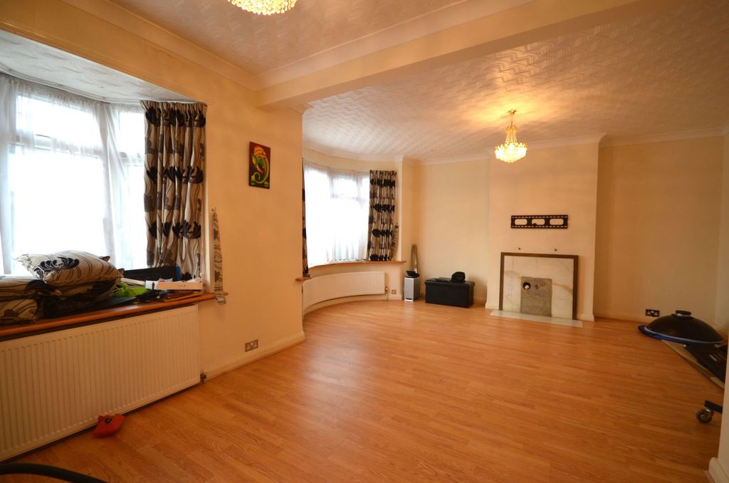 Property photo 3 of 23