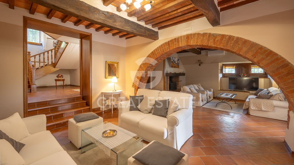 Property photo 2 of 47 Interiors