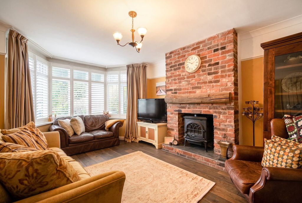 Property photo 2 of 27