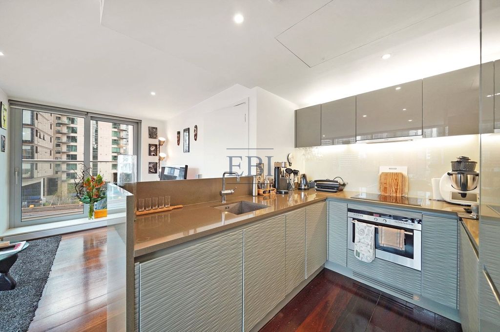 Property photo 2 of 16 Picture No. 12