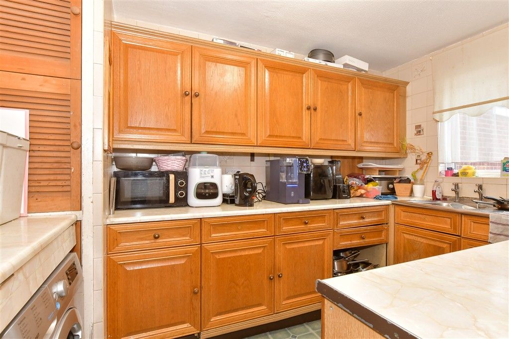 Property photo 1 of 11 Kitchen