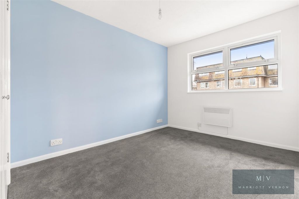 Property photo 3 of 16 Muggeridge Close 9 MV-1.Jpg