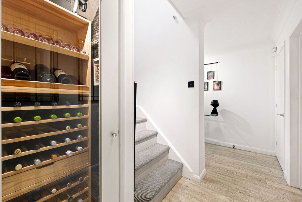 Property photo 2 of 25