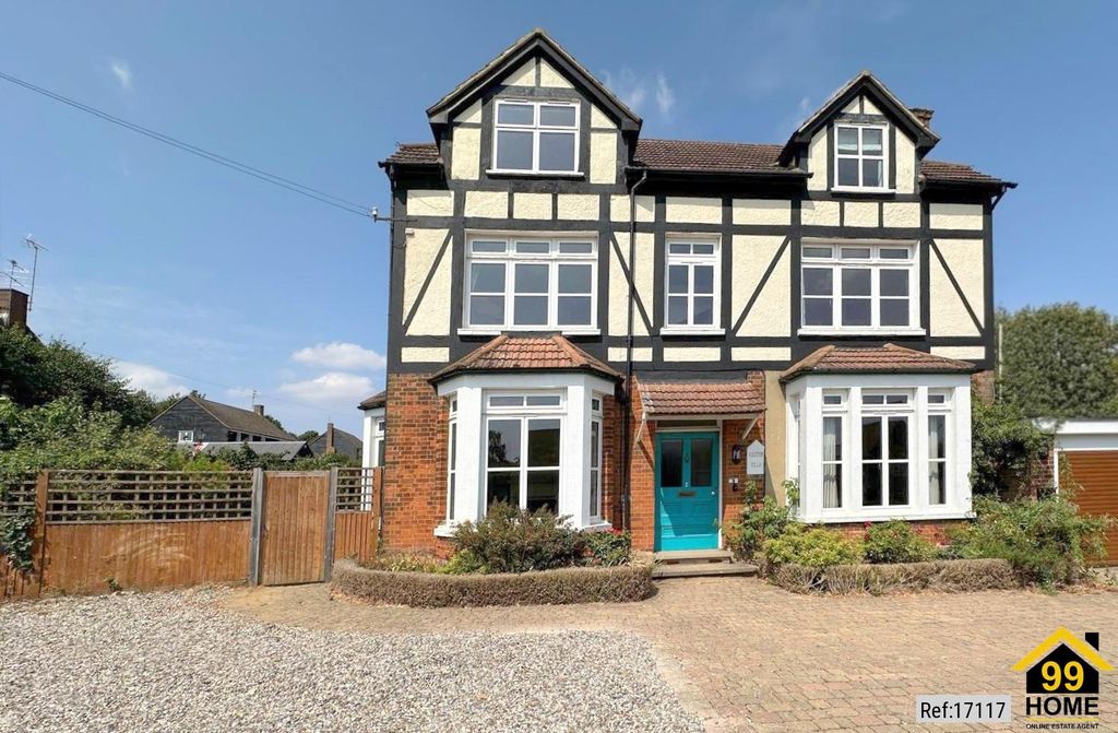 8 bed detached house for salePark Lane, Knebworth, Herts SG3