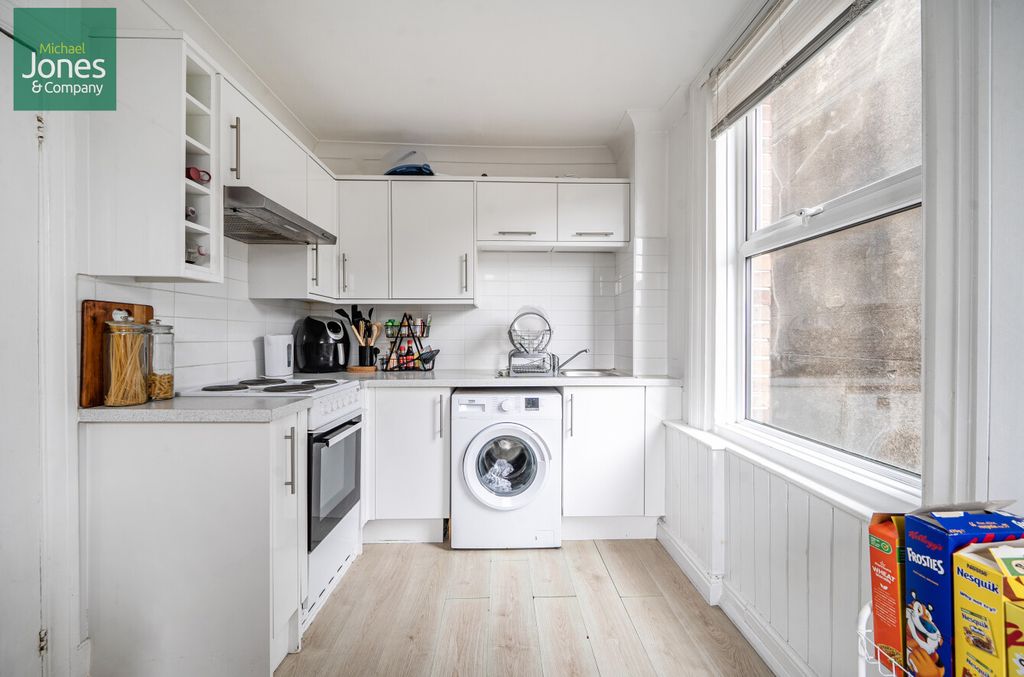 Property photo 2 of 10 Kitchen