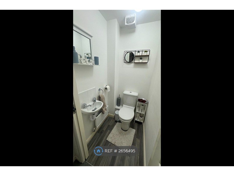 Property photo 3 of 6 Toilet