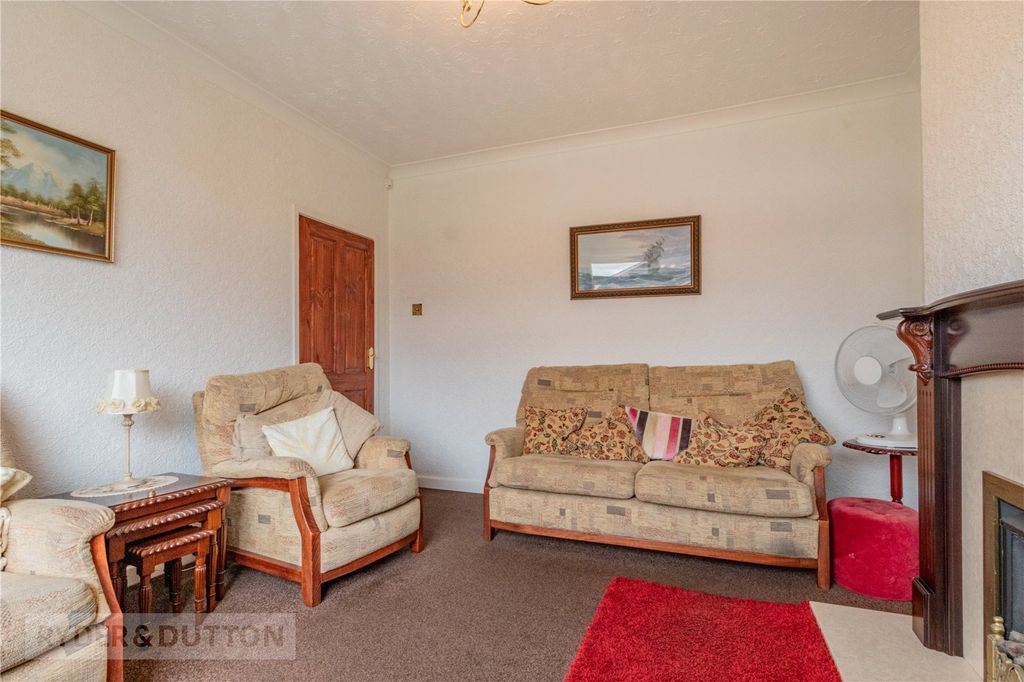 Property photo 3 of 18 Lounge