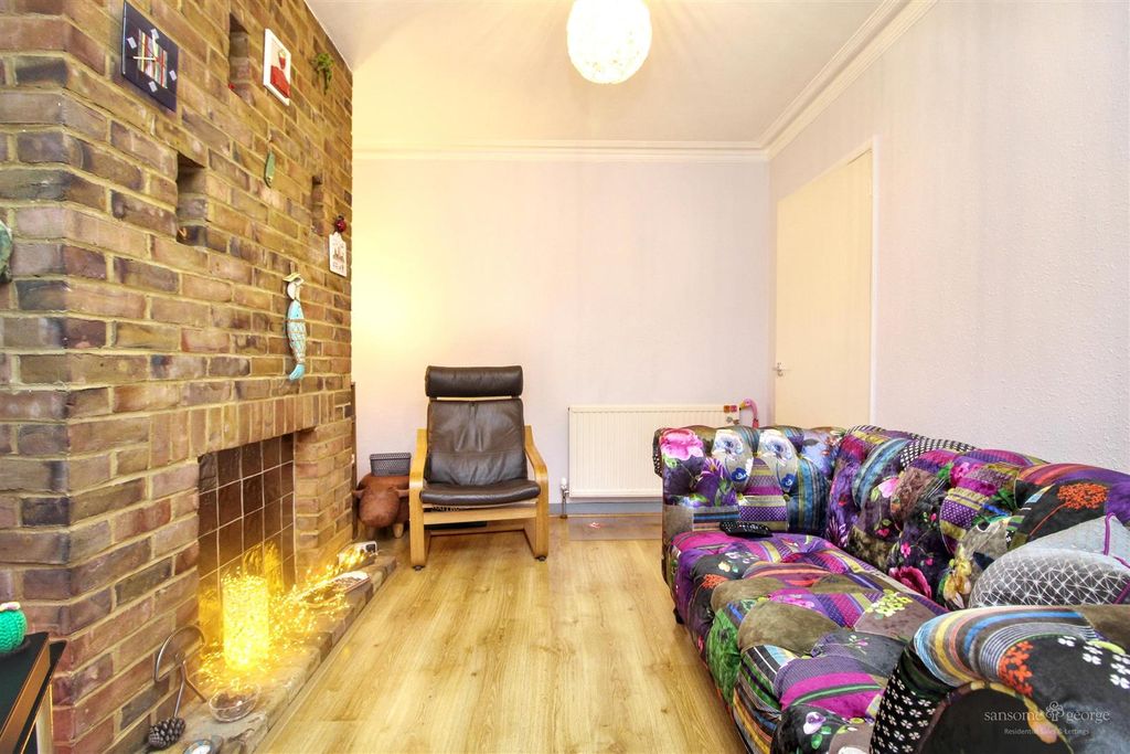 Property photo 3 of 18 Living Room