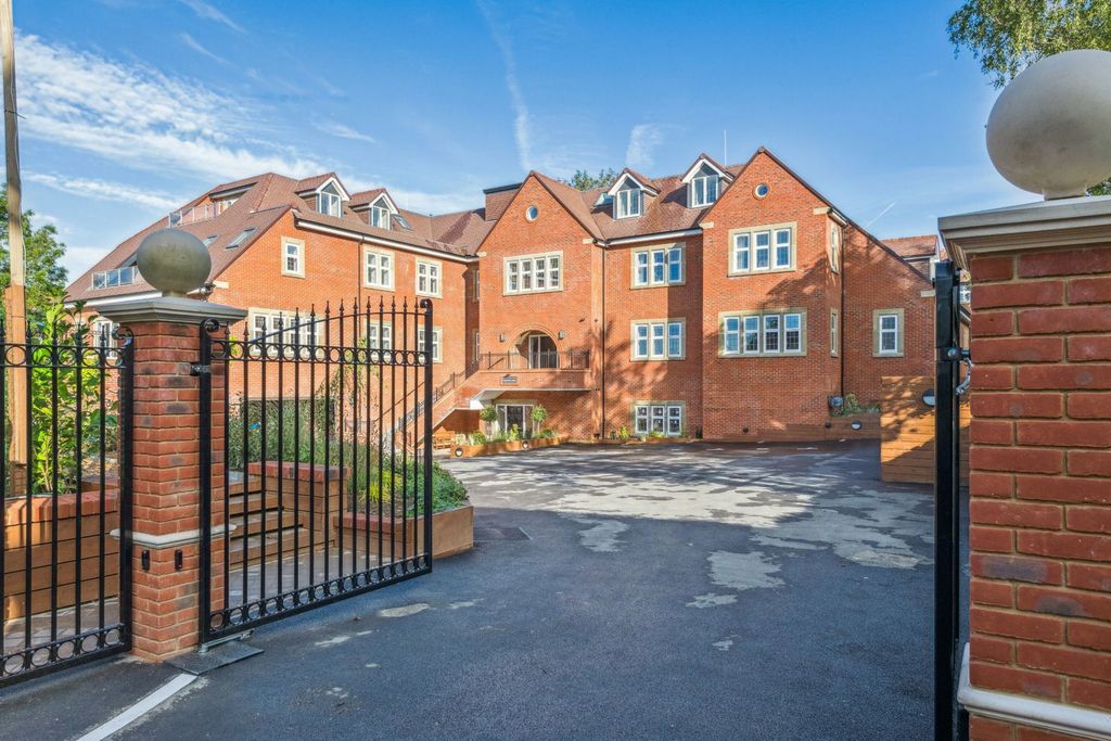 Property photo 1 of 32