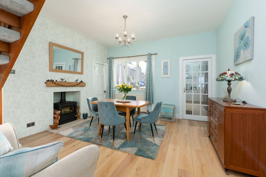 Property photo 3 of 35