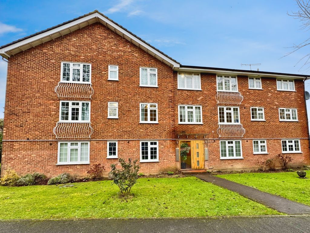 Property photo 1 of 6 5 Lynn Court - Front