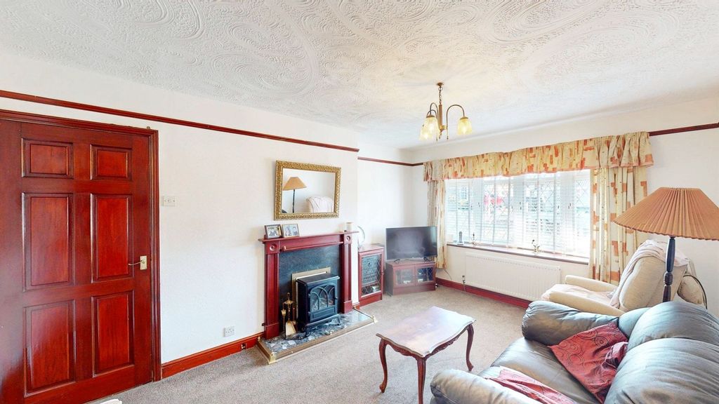 Property photo 3 of 11 Lounge