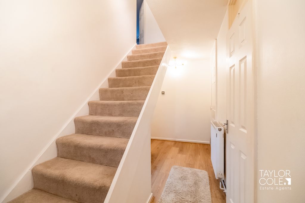 Property photo 2 of 27