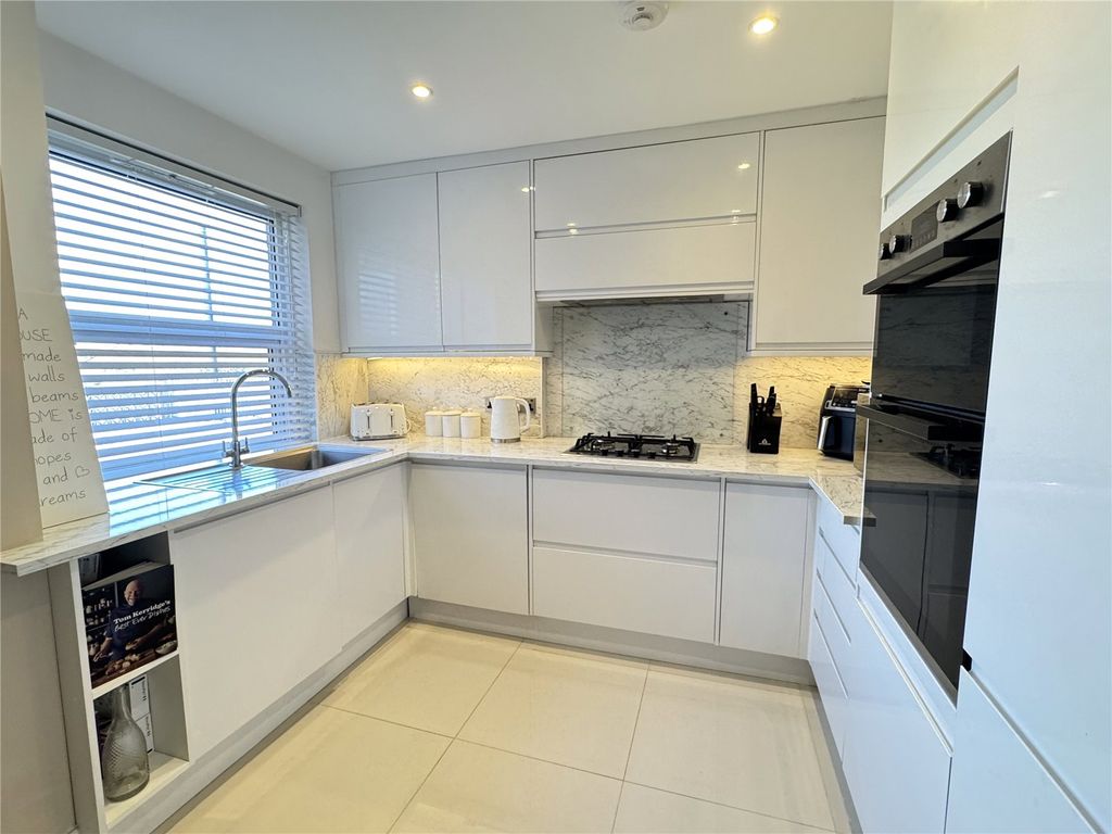 Property photo 3 of 20 Picture No. 11