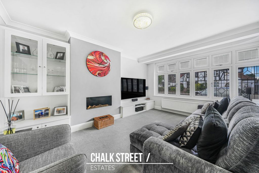 Property photo 2 of 37