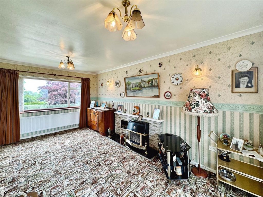 Property photo 2 of 16 Sitting Room