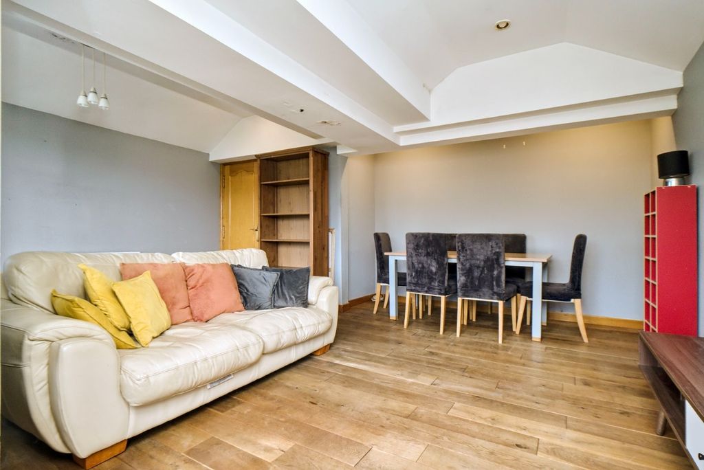 Property photo 3 of 12 4403026