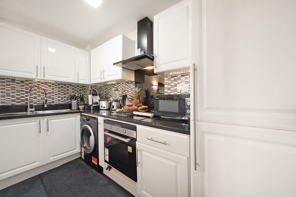 Property photo 2 of 12 41A Ardent Close - 57Tqh027Cakuxvj0Hsa1