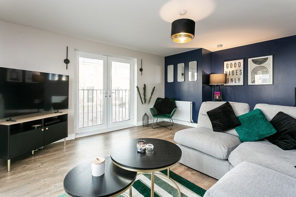 Property photo 2 of 21