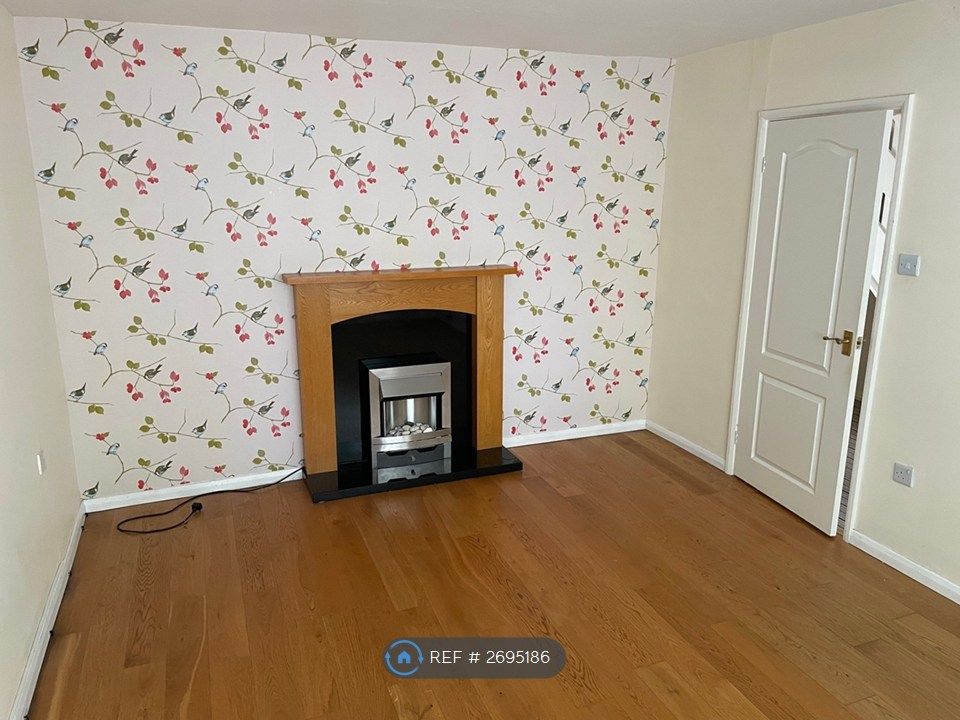 Property photo 3 of 17 Living Room