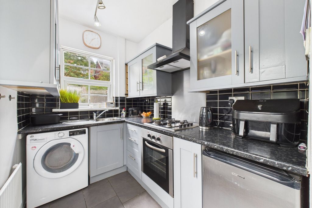 Property photo 2 of 18 Kitchen