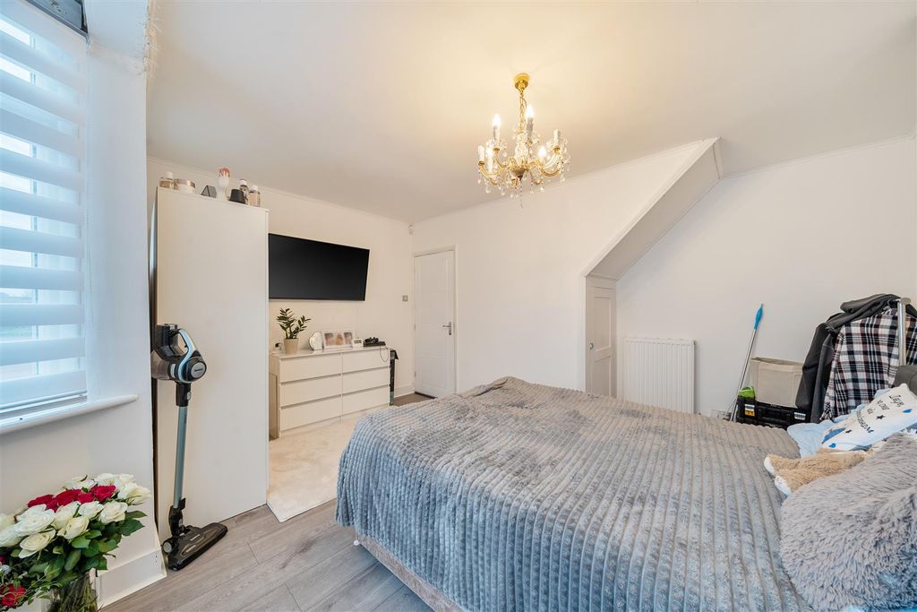 Additional image 20 of 4 bed end terrace house for saleSouthcote Avenue, Feltham TW13