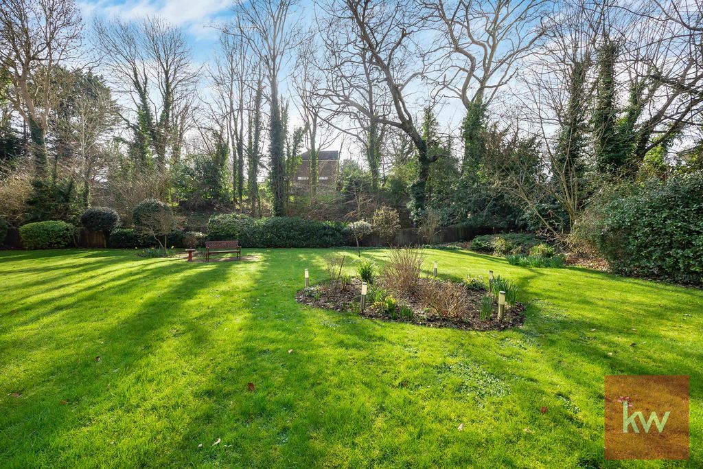 Property photo 2 of 20