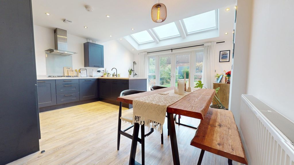 Property photo 2 of 17 4403693