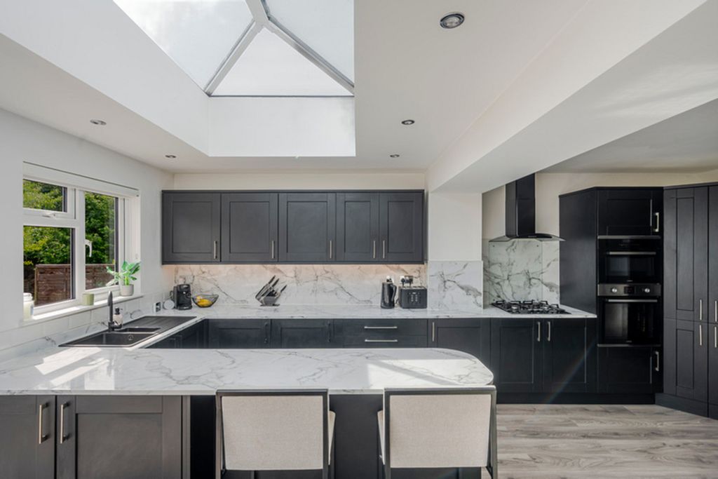 Property photo 3 of 28