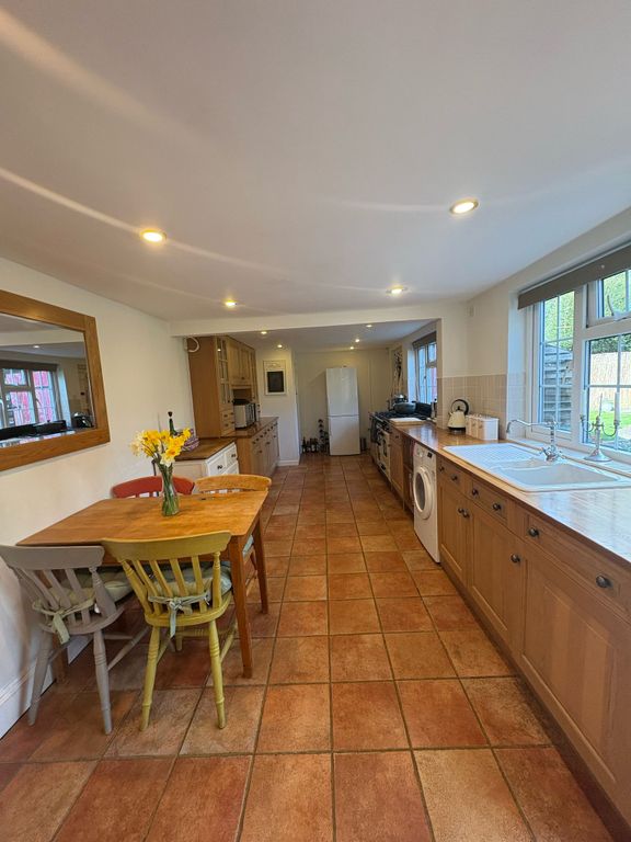 Property photo 3 of 11 Kitchen