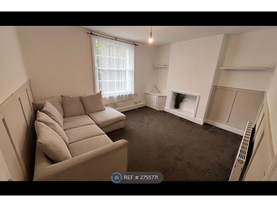 Property photo 1 of 18 Living Room