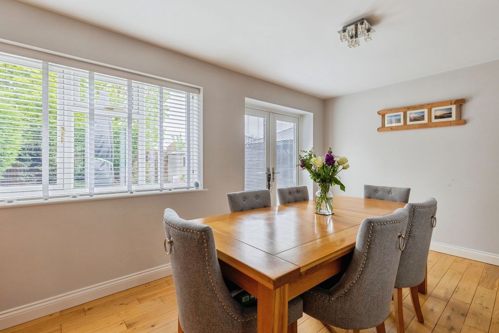 Property photo 3 of 31 Pbox-Img.Jpg